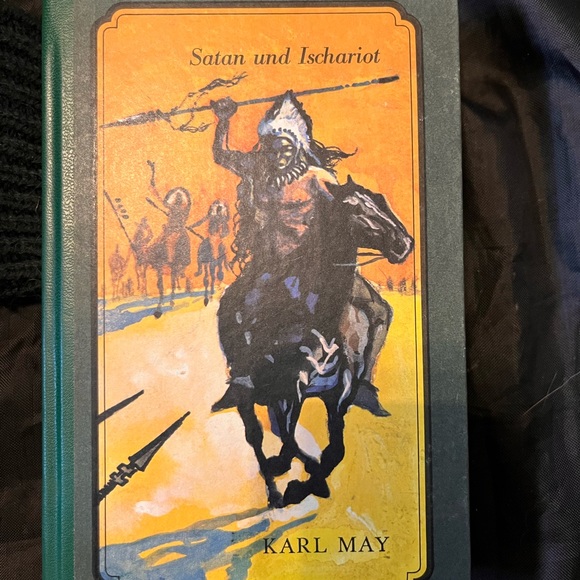 Shelf Display Books - Picture 15 of 16